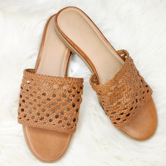 Universal Thread Shoes - Woven Slide Sandals in Cognac Brown